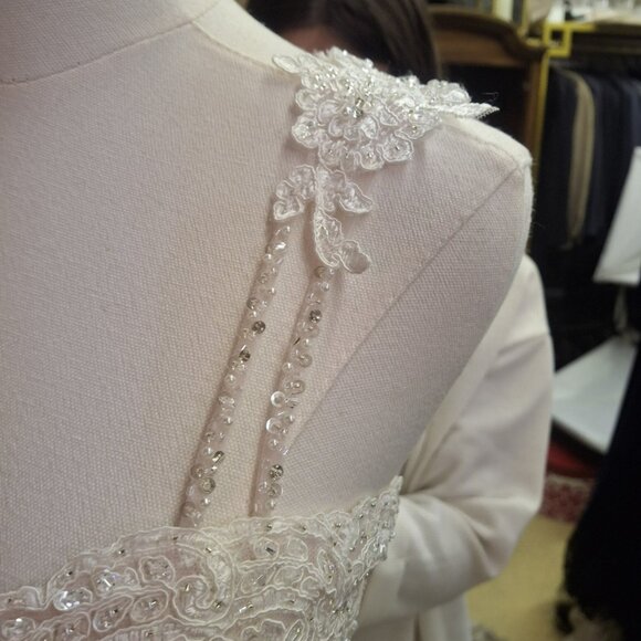 Mori Lee by Madeline Gardner #8118 Wedding Gown (Unaltered) - Picture 5 of 13